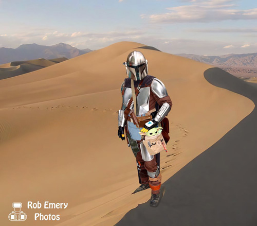 The Mandalorian escorting Grogu across the desert